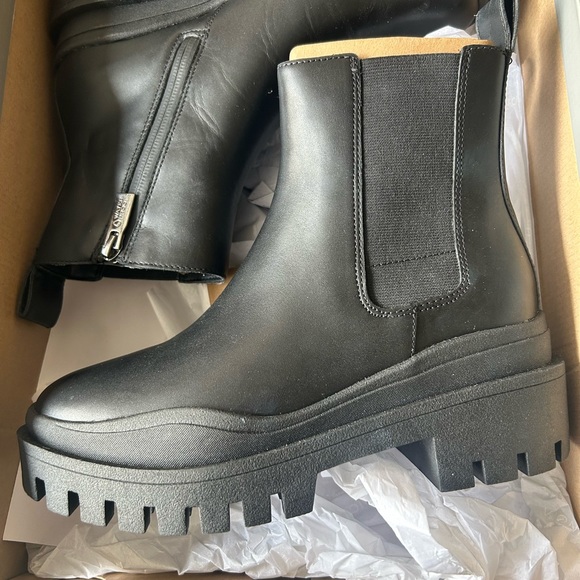 Vionic boots - Picture 2 of 4